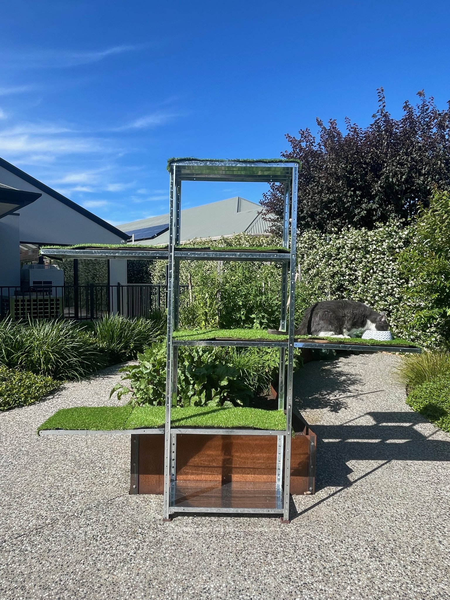 Build a cat tower that is easy and inexpensive